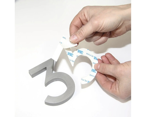 Kovové čísla domov s montážnou lepiacou páskou