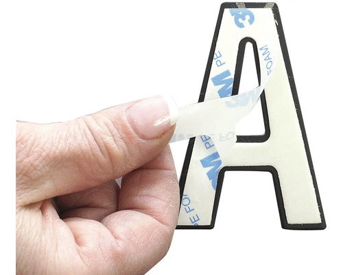Písmeno A s lepiacim prúžkom odstraňovaným rukou