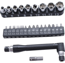 Sada nástrčných kľúčov s rôznymi nástavcami a skrutkovačom