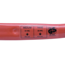 Nálepka na porisku kladiva s informáciami o tvrdosti a pečatí VPA Gepruefte Sicherheit.