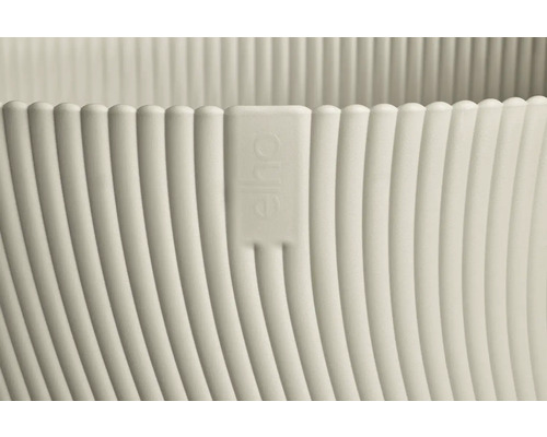 Detailný pohľad na kvetináč s logom Elho a rebrovaným povrchom