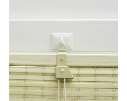 Detail bambusovej žalúzie s upevnením a sťahovacou šnúrou