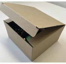 Otvorená kartónová krabica na odoslanie