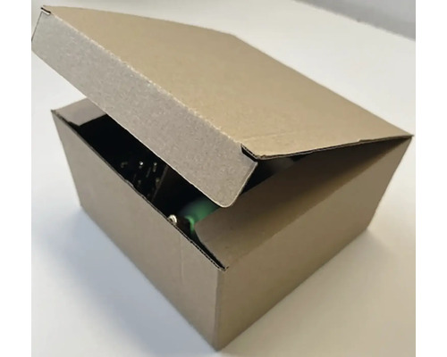 Otvorená kartónová krabica na odoslanie