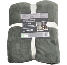 Sivá mikroflísová deka vzhľadu ovčej kože, približne 150 krát 200 centimetrov