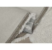 Detailný pohľad na koberec s strapcami