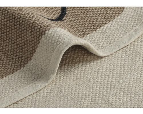 Detail tkaného koberca so strapcami