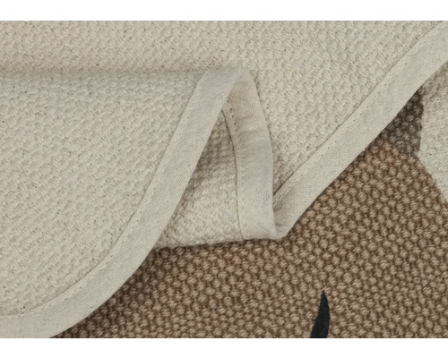 Detailný pohľad na koberec s textilným vzorom