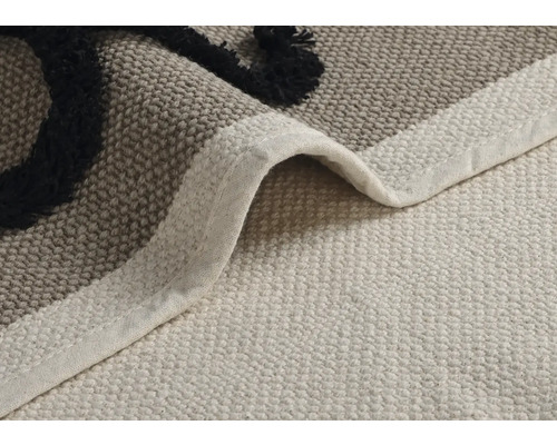 Koberec s bordúrou a vzorom