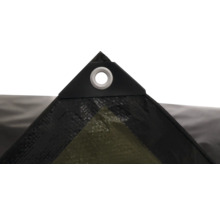 Detailný pohľad na kryciu plachtu s očkom na upevnenie.