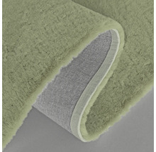 Kusový koberec, viditeľná zadná strana