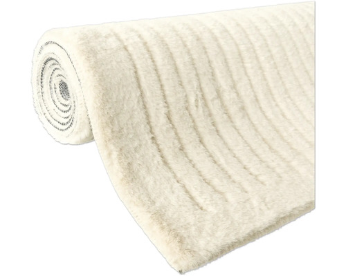 Zrolovaný koberec s vysokým vlasom