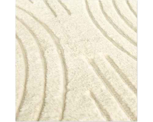 Detail koberca s vlnitým vzorom