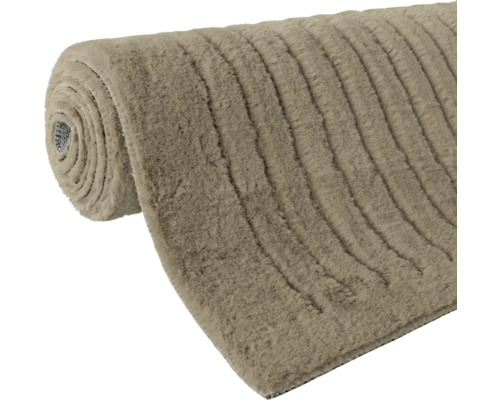 Zrolovaný behúň s rebrovaným povrchom