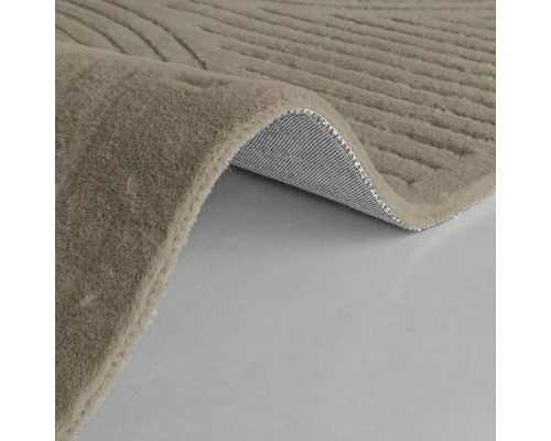 Koberec s pruhovaným vzorom