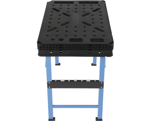 Pracovný stôl s čiernou pracovnou doskou a modrým rámom.