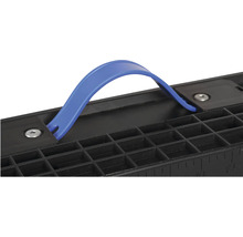 Detailný pohľad na nástroj na šablónovanie dlažby s rukoväťou