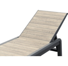 Záhradné ležadlo s dreveným vzhľadom