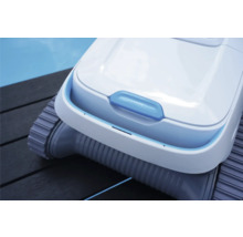 Detailný pohľad na bazénový čistiaci robot