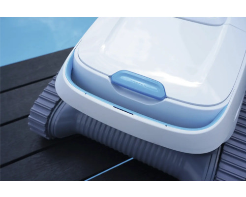 Detailný pohľad na bazénový čistiaci robot