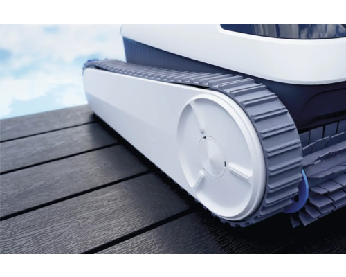 Detailný pohľad na bazénový čistiaci robot s pásovým pohonom a kefami