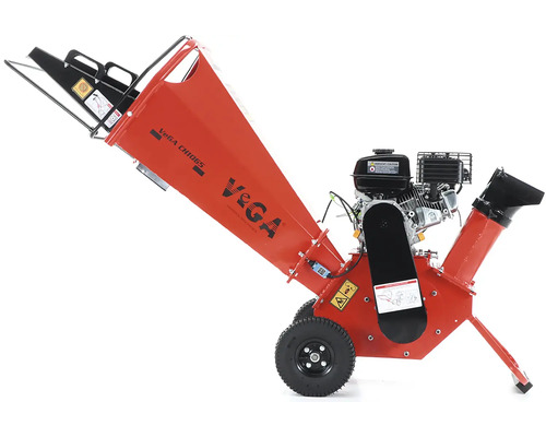 Štiepkovač s plniacou násypkou, motorom a kolesami