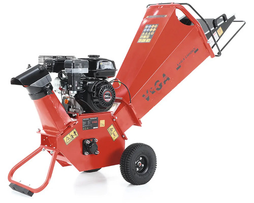 Štiepkovač so spaľovacím motorom na záhradný odpad