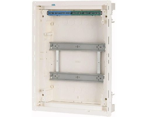 Prázdna zapustená rozvodnica s montážnymi lištami a svorkami