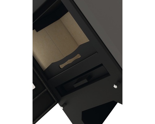 Vnútorný pohľad na kachle na drevo s obložením ohniska