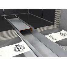 Sprchový žľab v kúpeľni s hydroizolačným systémom