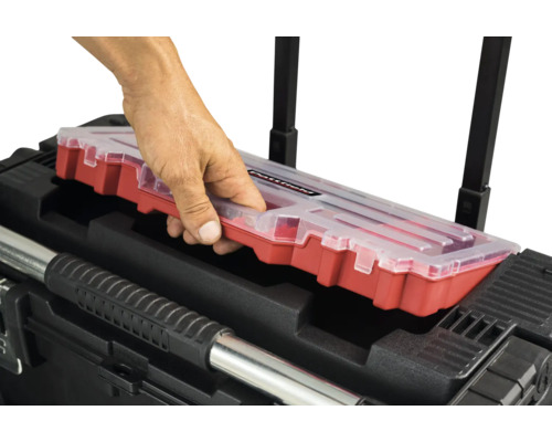 Detailný pohľad na kufor na náradie s vyberateľnou vložkou