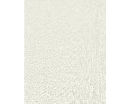 Detailný pohľad na tapetu s jemnou, zvislou textúrou