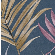 Detail štruktúrovanej tapety s motívom listov