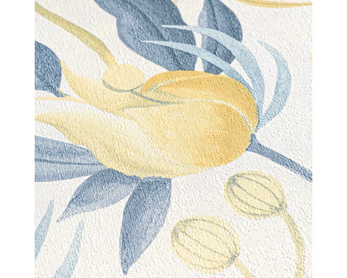 Detail štruktúrovanej tapety s kvetinovým vzorom