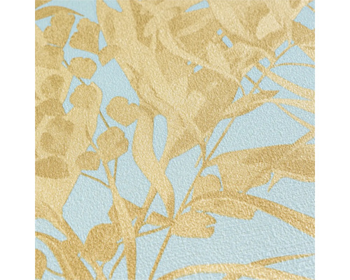 Detail štruktúrovanej tapety s rastlinným vzorom