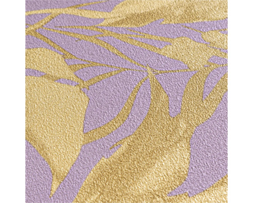 Detail štruktúrovanej tapety s motívom listov