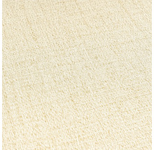 Detail svetlej textilnej tapety s jemnou štruktúrou.