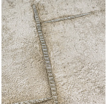 Detail štruktúrovanej tapety so vzorom švu