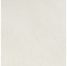 Detailný záber bielej vliesovej tapety s jemnou štruktúrou