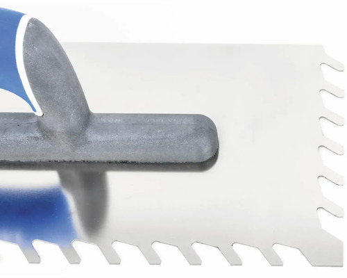 Detailný záber zubovej stierky s rukoväťou