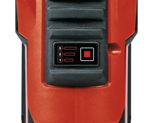 Detailný záber obrábacieho stroja s displejom pre tri rýchlostné stupne a vypínač.