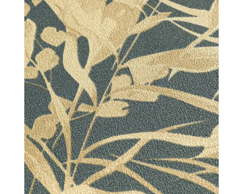 Detail vzorovanej tapety s rastlinnými motívmi