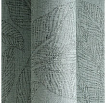 Detail štruktúrovanej tapety s motívom listov