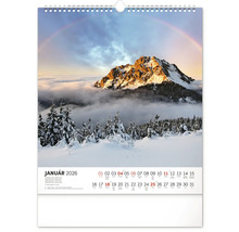 Nástenný kalendár Január 2026 s motívom zimnej krajiny v horách