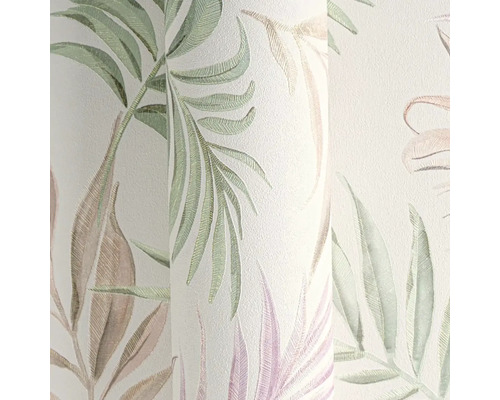 Detail dekoratívnej tapety s listovým motívom.