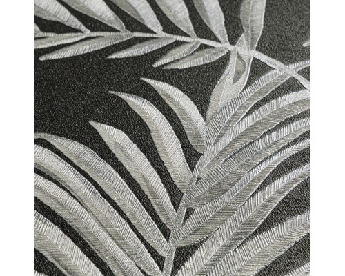 Detail štruktúrovanej tapety s motívom listov