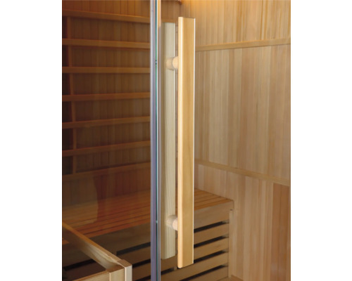 Sauna so sklenenými dverami a drevenou rukoväťou