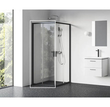 Kúpeľňa so sprchou, umývadlom a zrkadlom