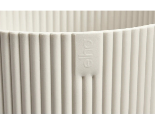 Detail rebrovaného kvetináča s logom Elho