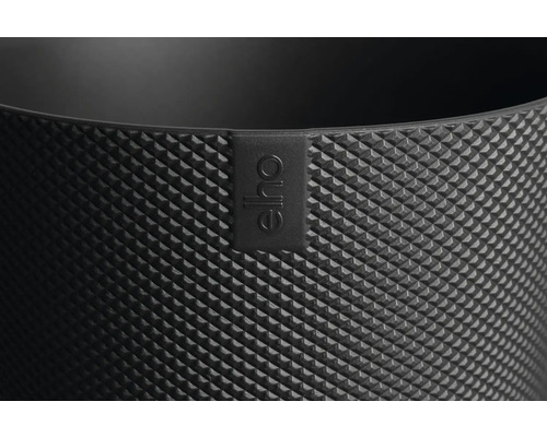 Detailný pohľad na kvetináč s trojrozmerným povrchom a logom Eho